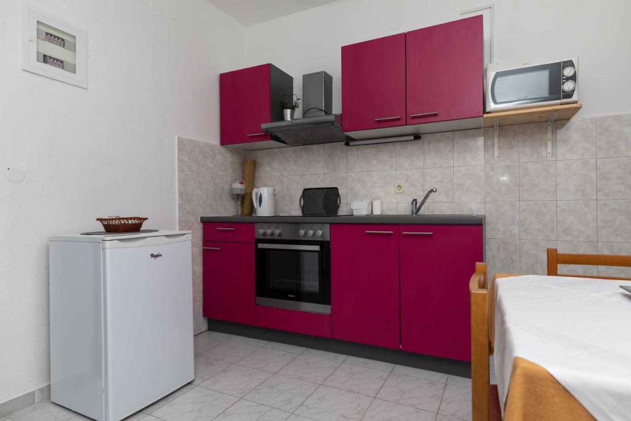 Apartments And Rooms By The Sea Lokva Rogoznica, Omis - 2973 Екстер'єр фото