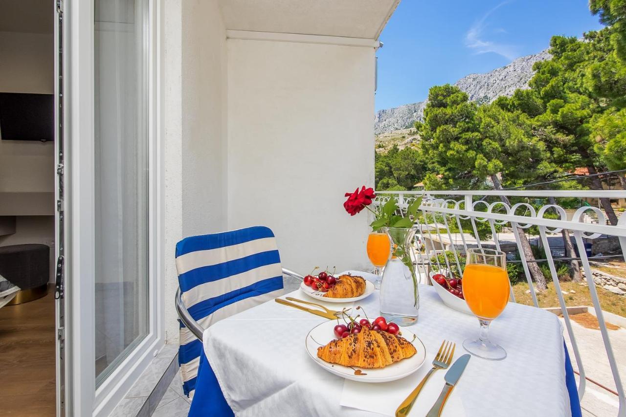 Apartments And Rooms By The Sea Lokva Rogoznica, Omis - 2973 Екстер'єр фото