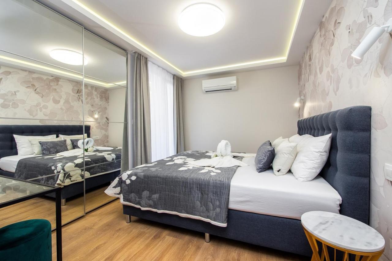 Apartments And Rooms By The Sea Lokva Rogoznica, Omis - 2973 Екстер'єр фото
